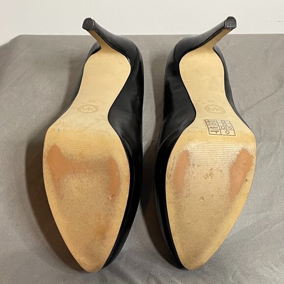 Michael Kors - Hamilton Pump - Picture 5 of 9